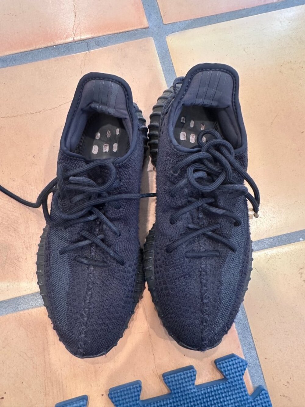 adidas Yeezy Boost 350 V2 Triple Black | Mens US 8 | Pre-Owned